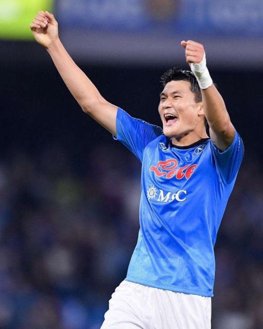 Chelsea are interested in signing Napoli defender Kim Min-Jae.     ????Although the Korean is aiming to move to the Premier League, the Blues isn’t a priority for him.     ????Manchester United remain in discussions with his entourage, but negotiations are currently on stand-by.     ????Newcastle United & Paris Saint-German are also keen.  